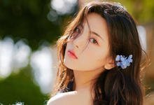 花影重重勾勒一场唯美梦境,冬日盛放的克莱因蓝,正描绘属于少女杨超越的天真烂漫。美图奉上,预祝大家节日快乐。-沐风文化