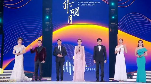 明星湾区晚会造型：肖战港风撑场，关晓彤秀美腿，章子怡仙气飘飘-沐风文化